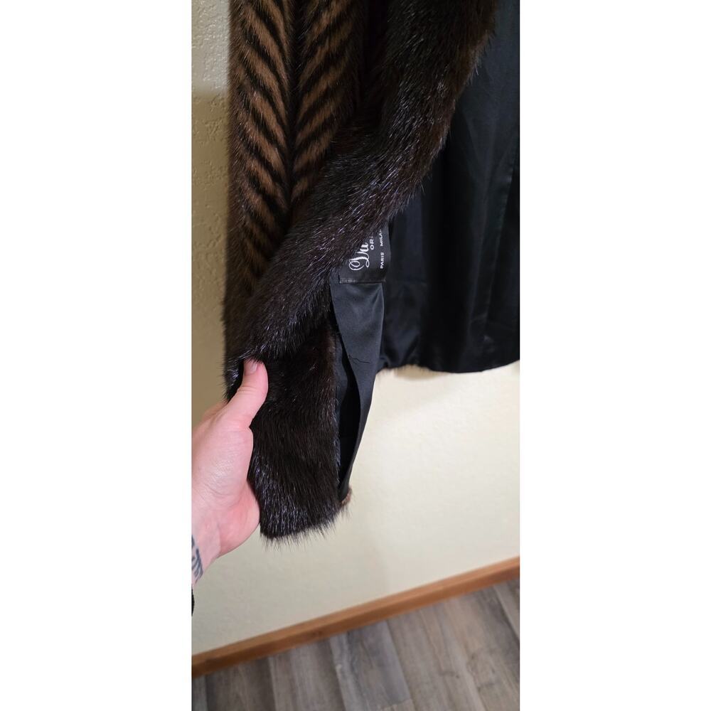 DaVinci Authentic Vintage Mink Coat with Chevron Pattern - Very Soft Fur - Picture 5 of 11